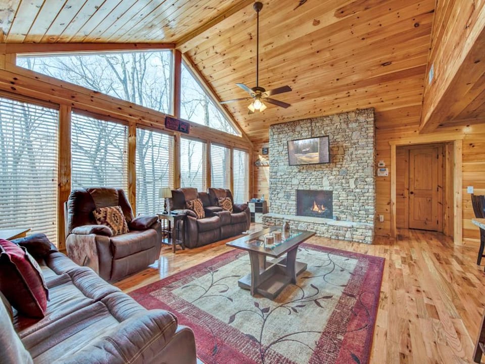 Parkside Lodge House in Gatlinburg