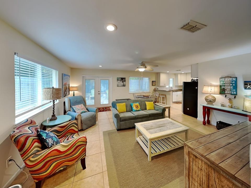Kitchen or kitchenette, Living room, Seating area, furniture