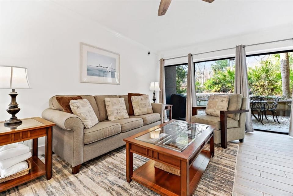 Garden, Balcony/Terrace, Living room, Seating area, furniture