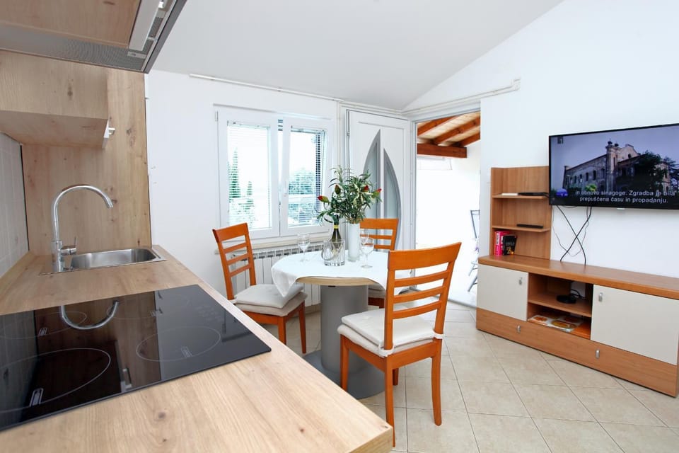 TV and multimedia, Kitchen or kitchenette, Dining area
