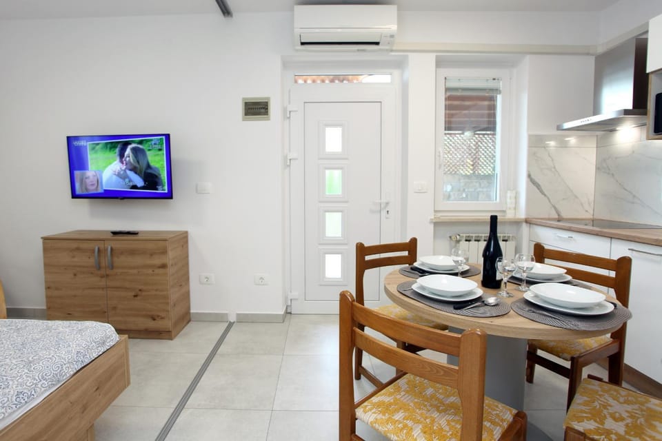 TV and multimedia, Dining area