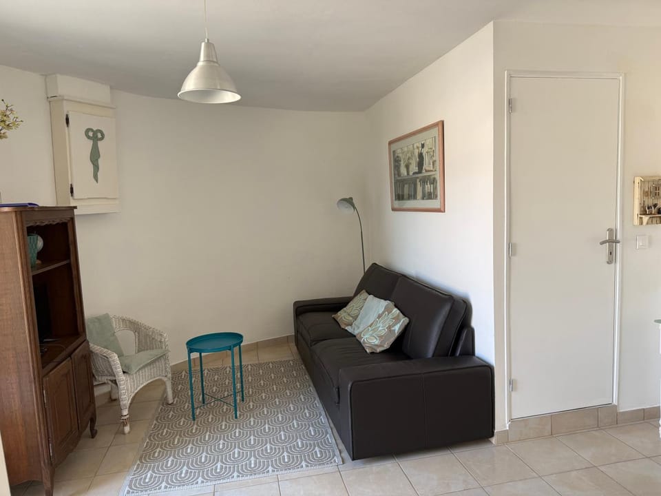 Orchid Cottage House in Normandy