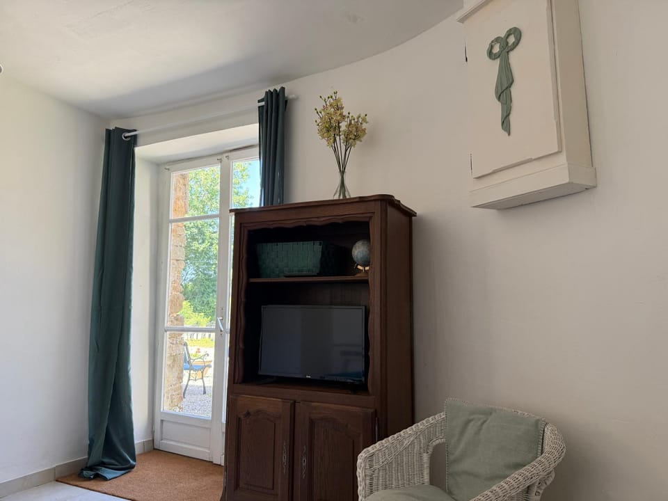 Orchid Cottage House in Normandy