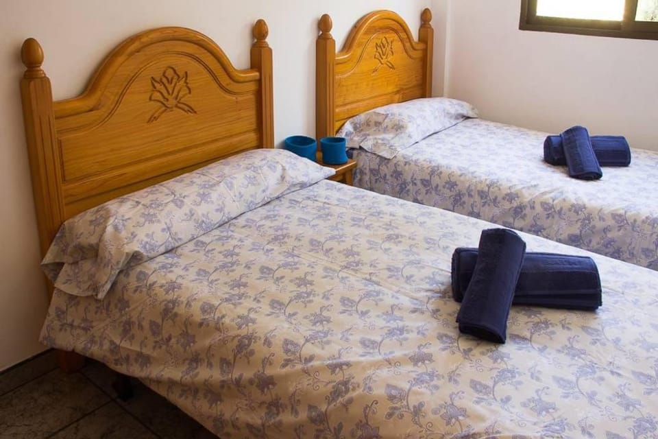 Bedroom, towels