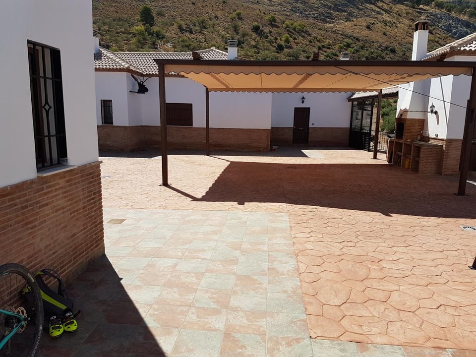 Patio, BBQ facilities