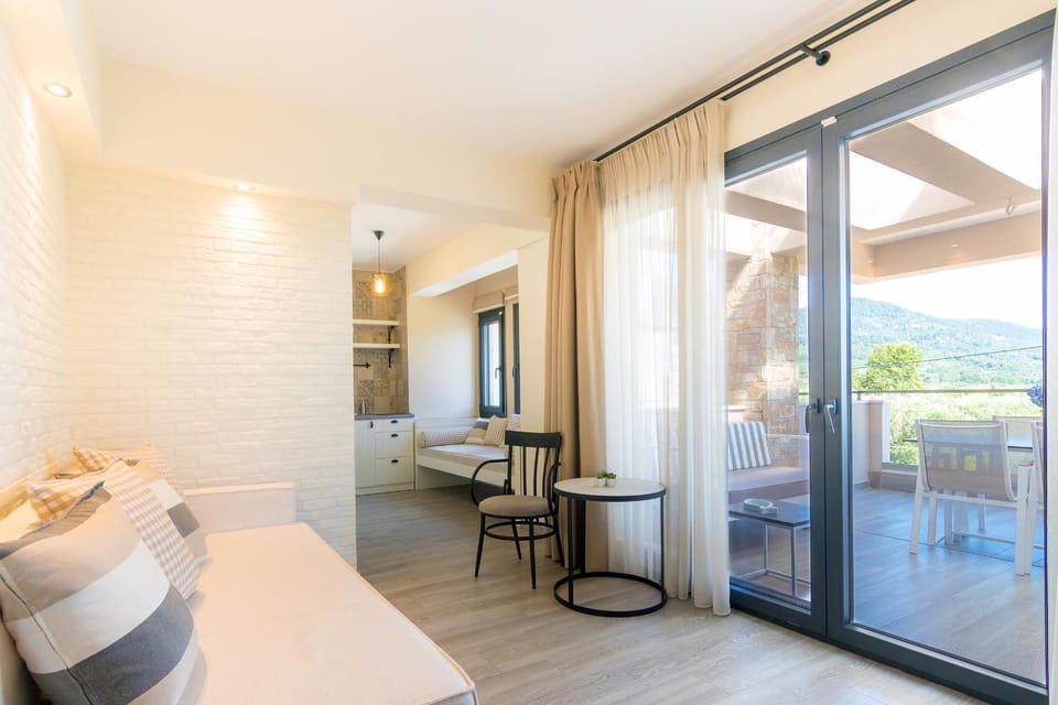 Seating area, kitchen