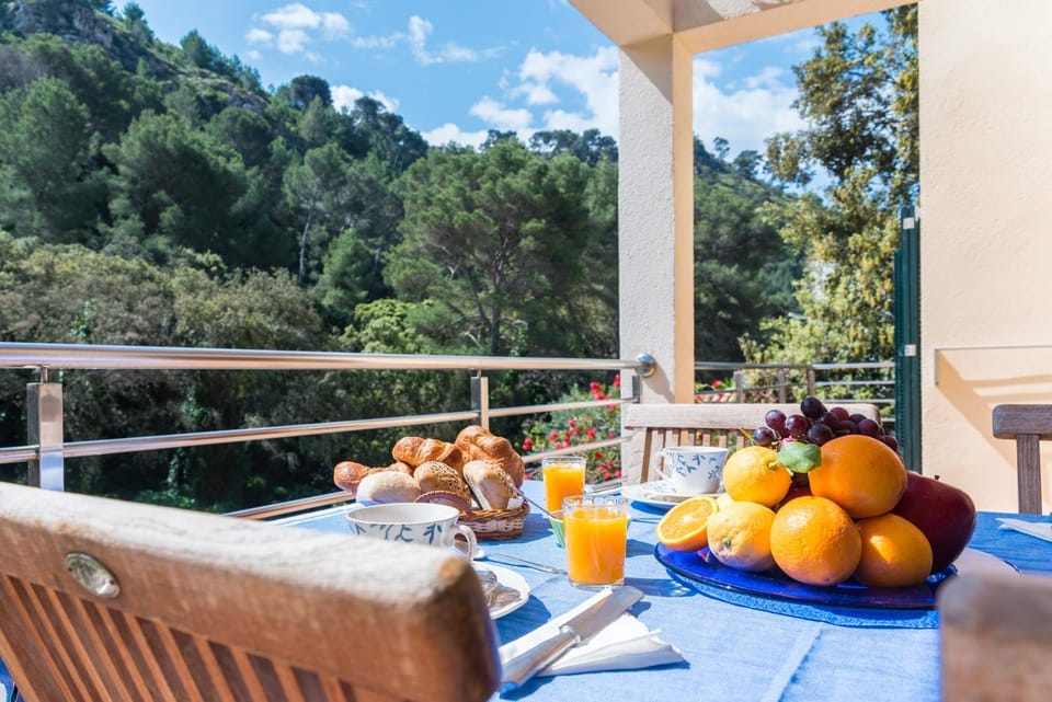 Balcony/Terrace, Food and drinks