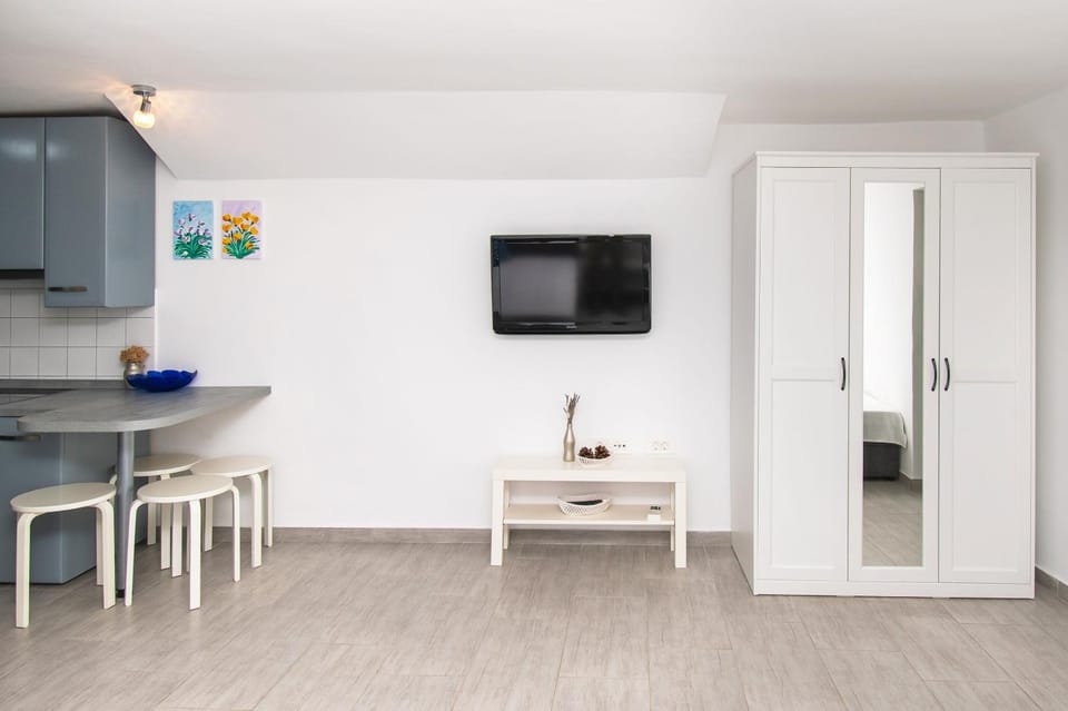 TV and multimedia, Dining area