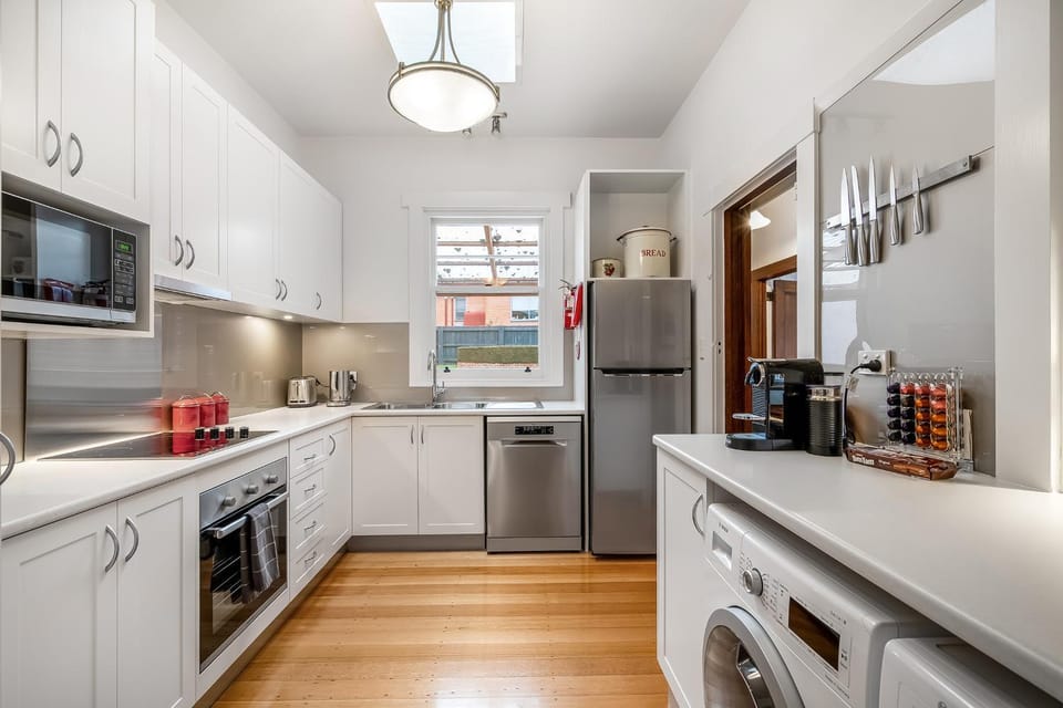 Coffee/tea facilities, dishwasher, microwave, oven, stove, washing machine, dryer, kitchen