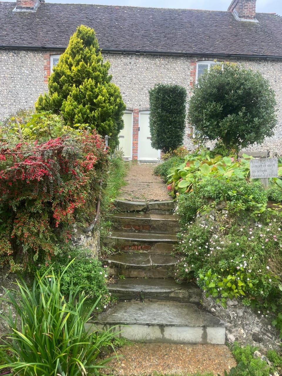 Cosy Flint Cottage House in Eastbourne