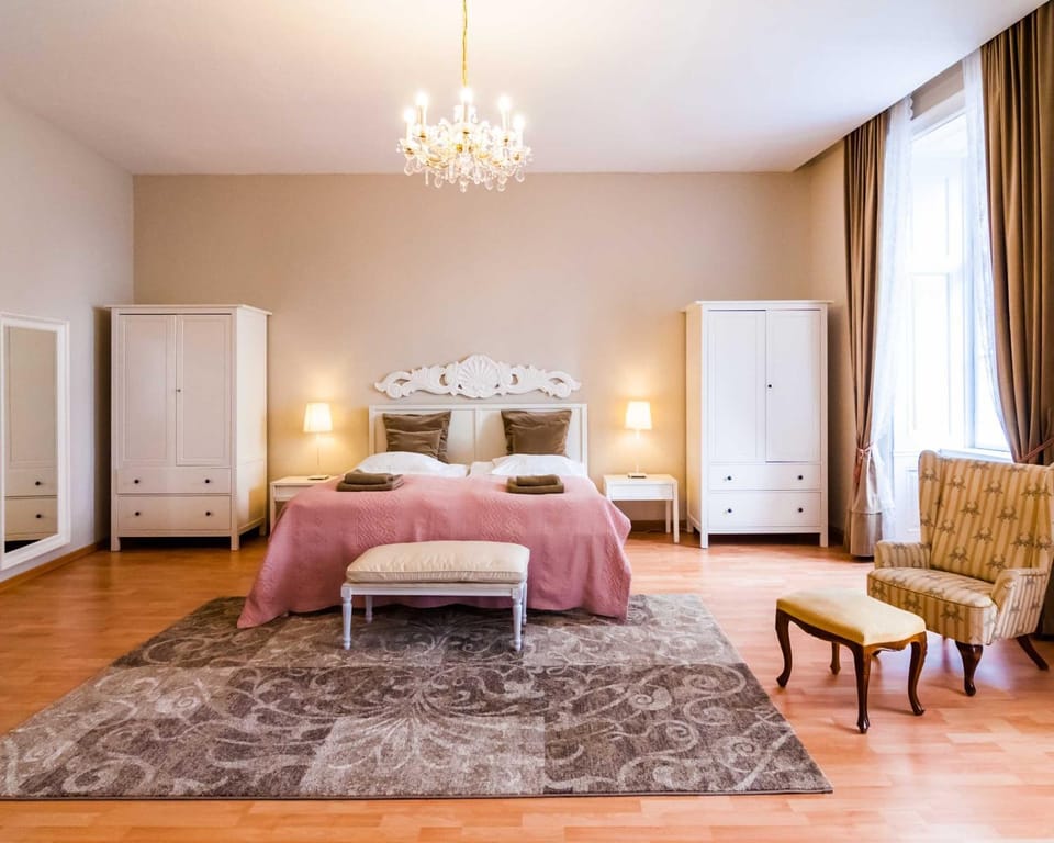 Photo of the whole room, Bedroom