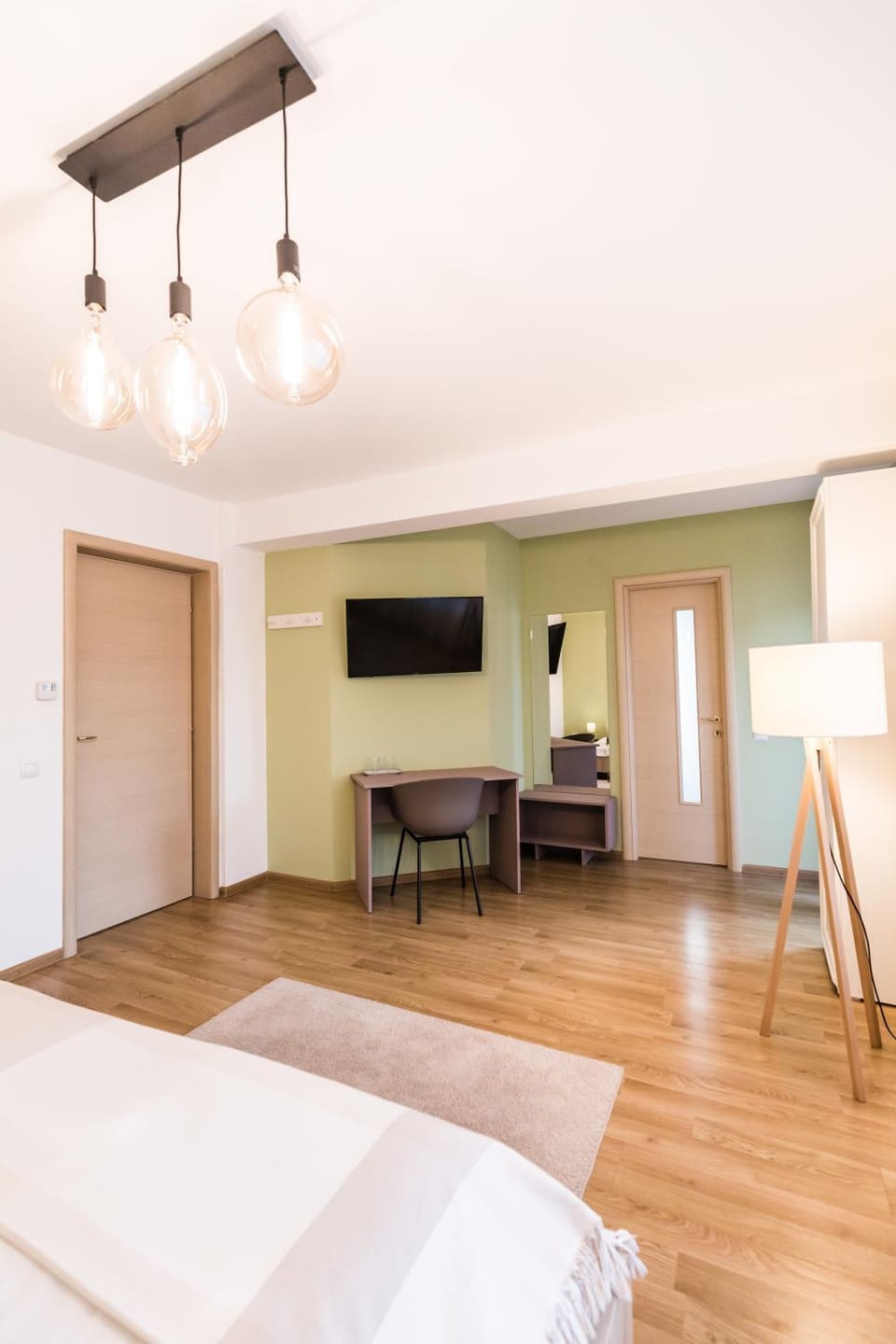 TV and multimedia, Photo of the whole room, wardrobe