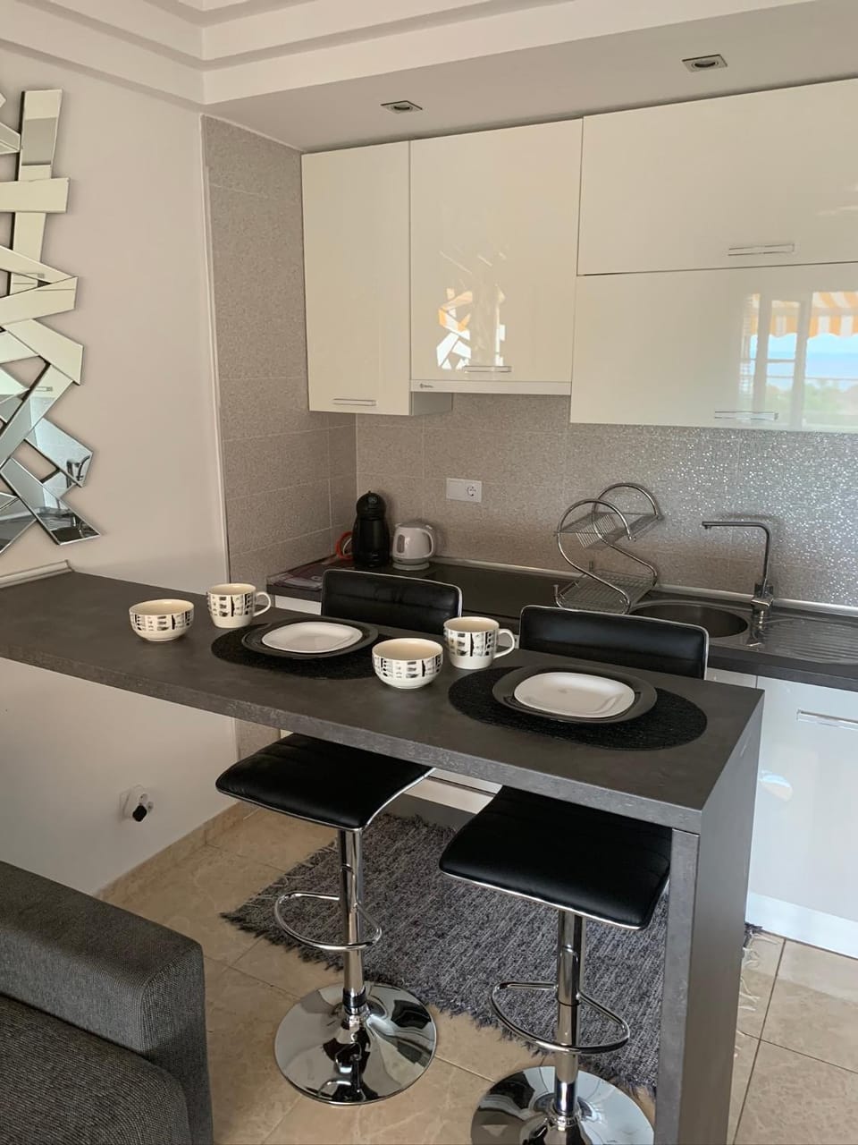 Kitchen or kitchenette, Dining area, stove