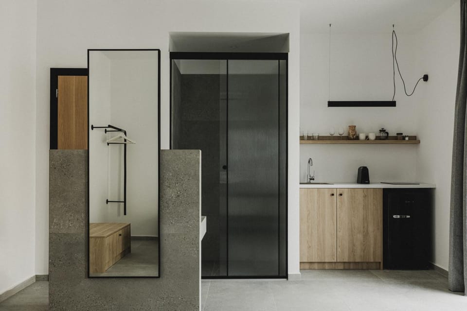 Shower, Bathroom, Kitchen or kitchenette, kitchen