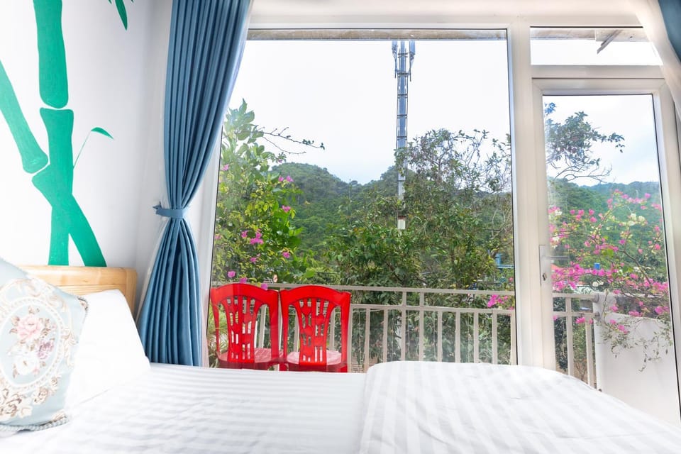 Spring, Bed, Day, Natural landscape, View (from property/room), Balcony/Terrace, Photo of the whole room, Bedroom, Mountain view