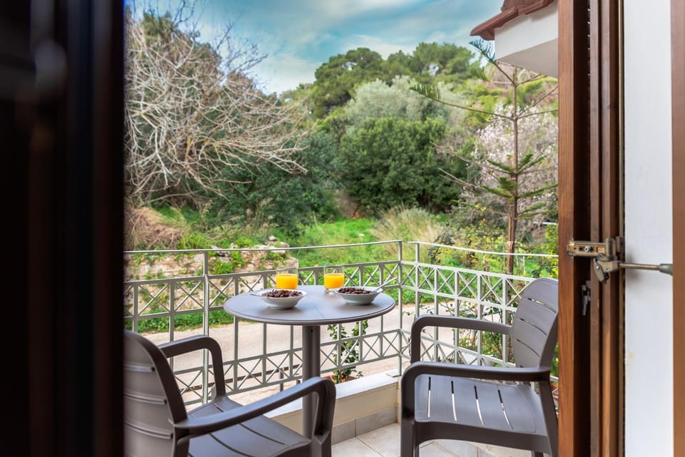 Balcony/Terrace, Mountain view