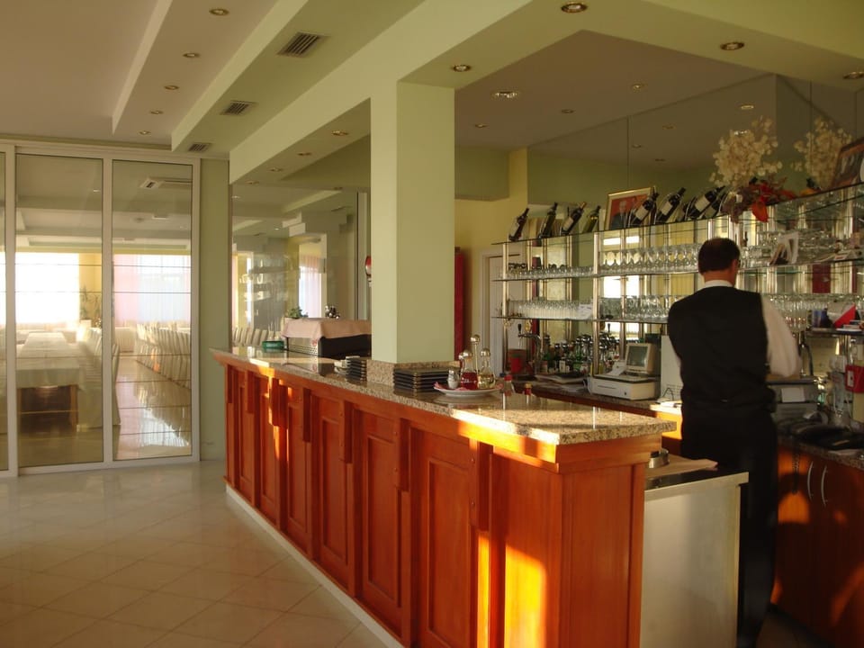 Restaurant/places to eat, Drinks, Drinks