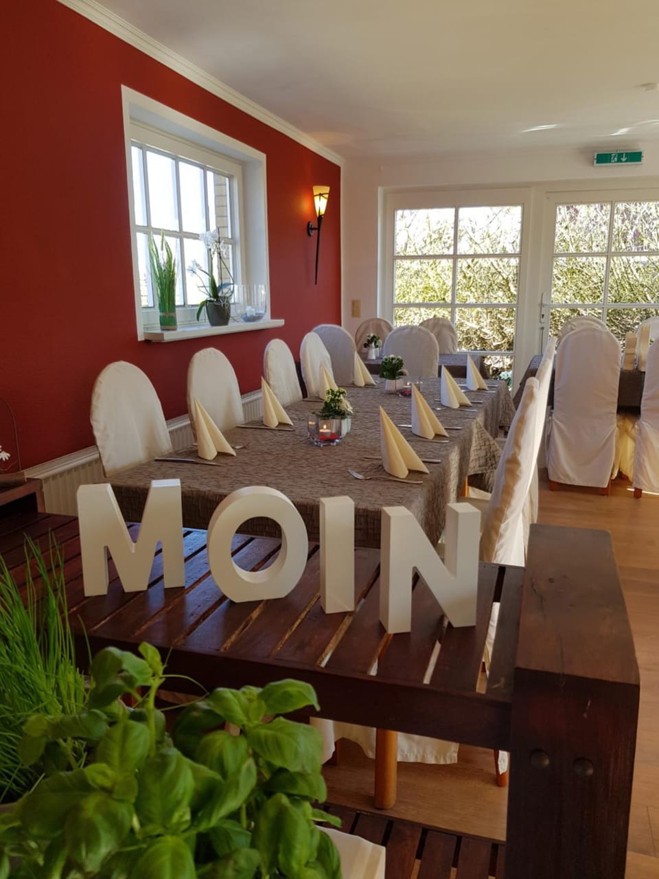 Restaurant/places to eat, Food and drinks, Decorative detail