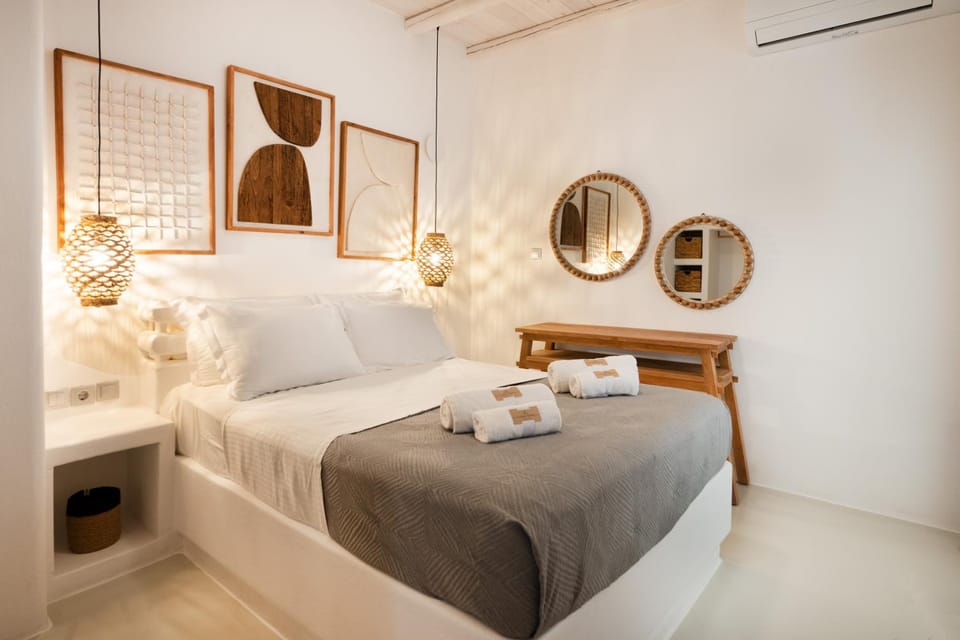 Bed, Photo of the whole room, Bedroom, towels, air conditioner