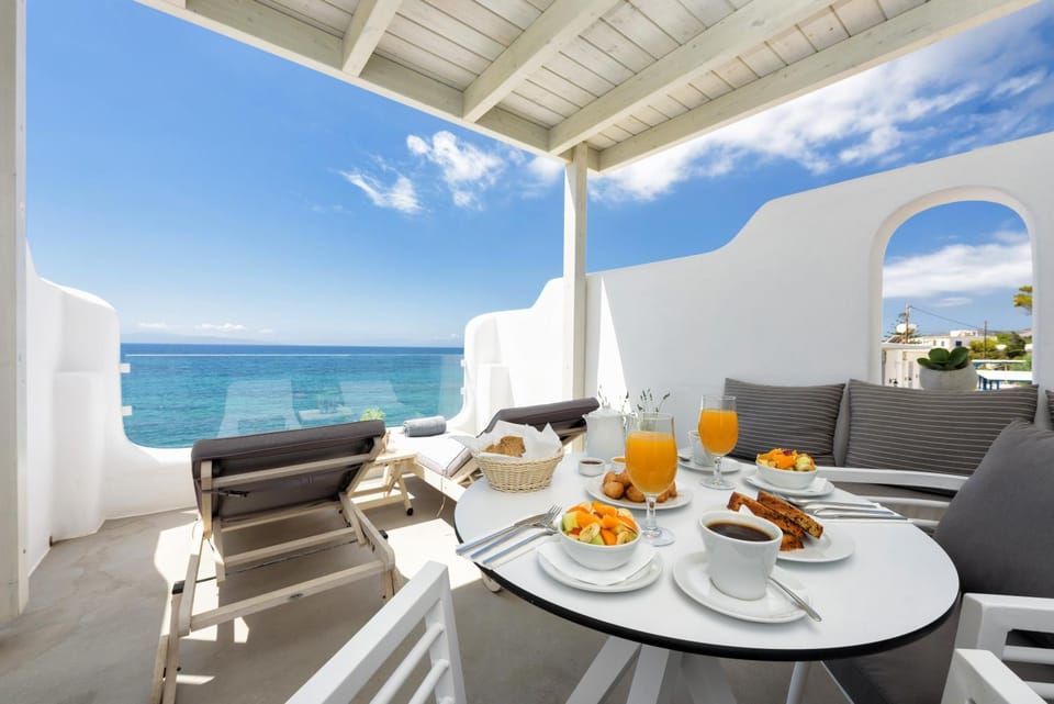 Patio, Day, Natural landscape, View (from property/room), Balcony/Terrace, Living room, Food and drinks, Seating area, Dining area, Food, Sea view, Breakfast, Continental breakfast, Drinks