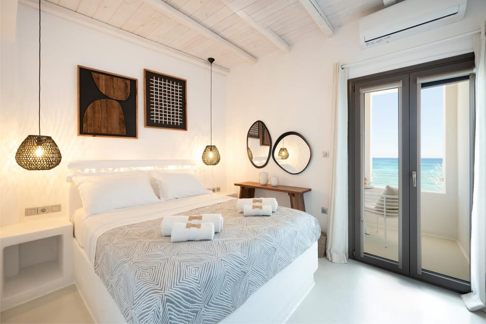 Bed, Natural landscape, Photo of the whole room, Bedroom, Sea view, towels, air conditioner