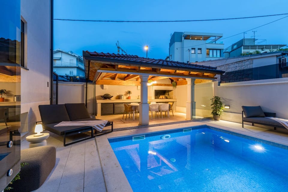 Marevola Residence Private Pool Suite Apartment in Split