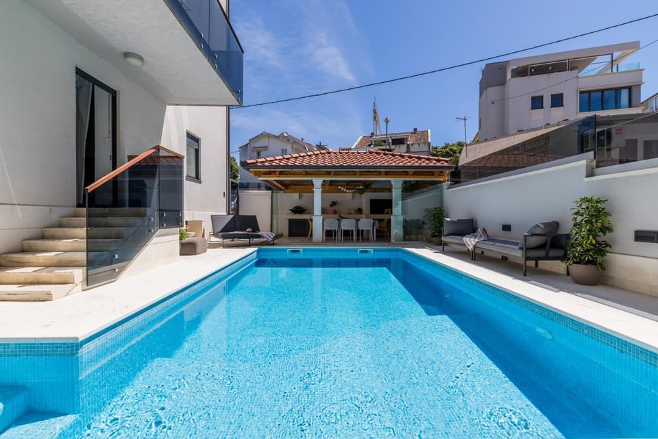 Property building, Pool view, Swimming pool