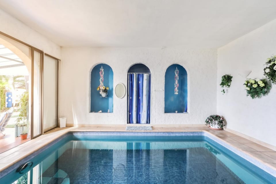 Studio en bord de mer à Menton avec piscine privée 80 m² Apartment in Menton