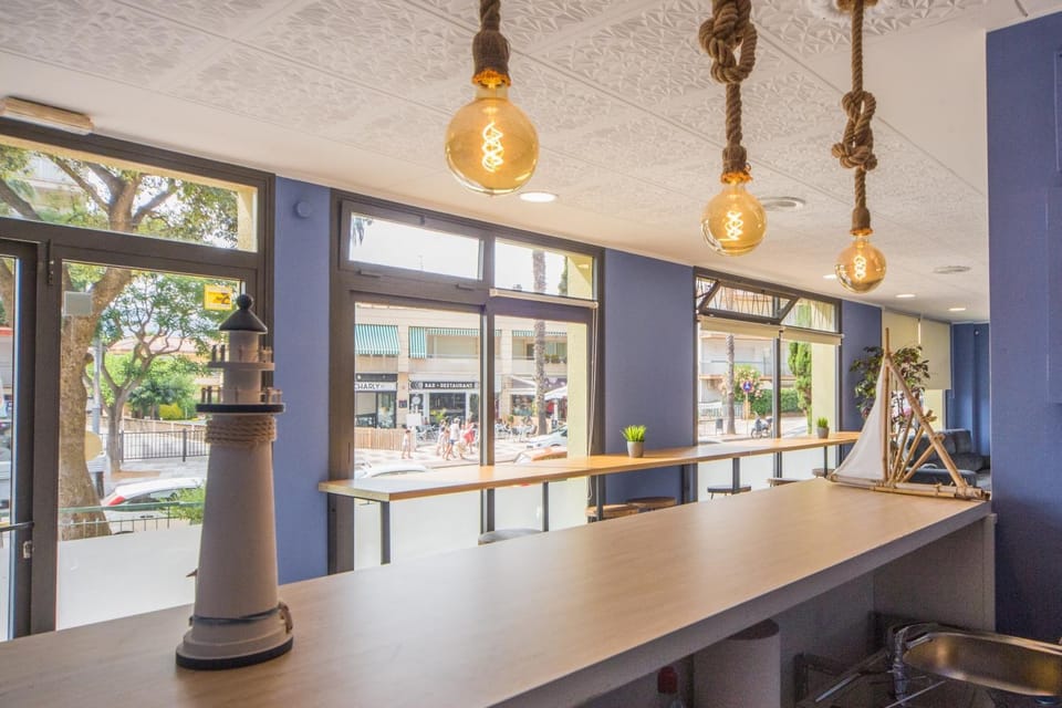 Faro SOLO para MUJERES Hostel in Platja d'Aro