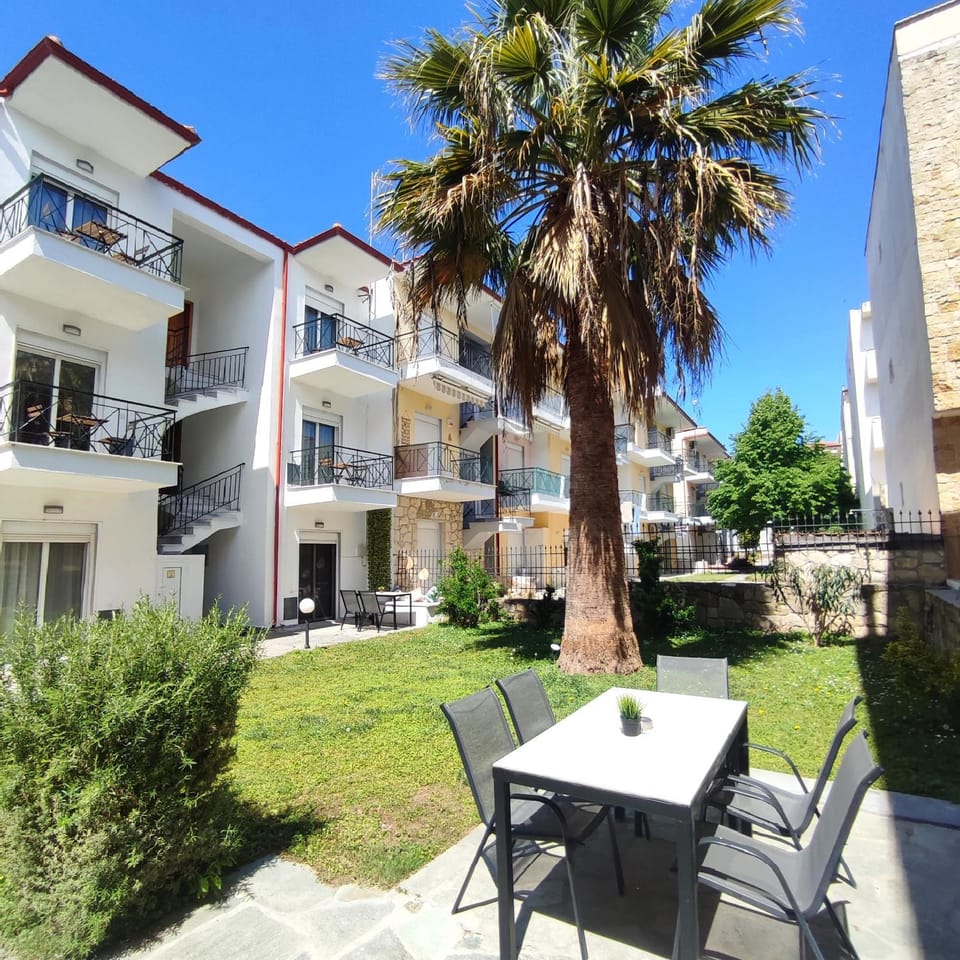 Garden view, Internal: Not applicable to any particular room