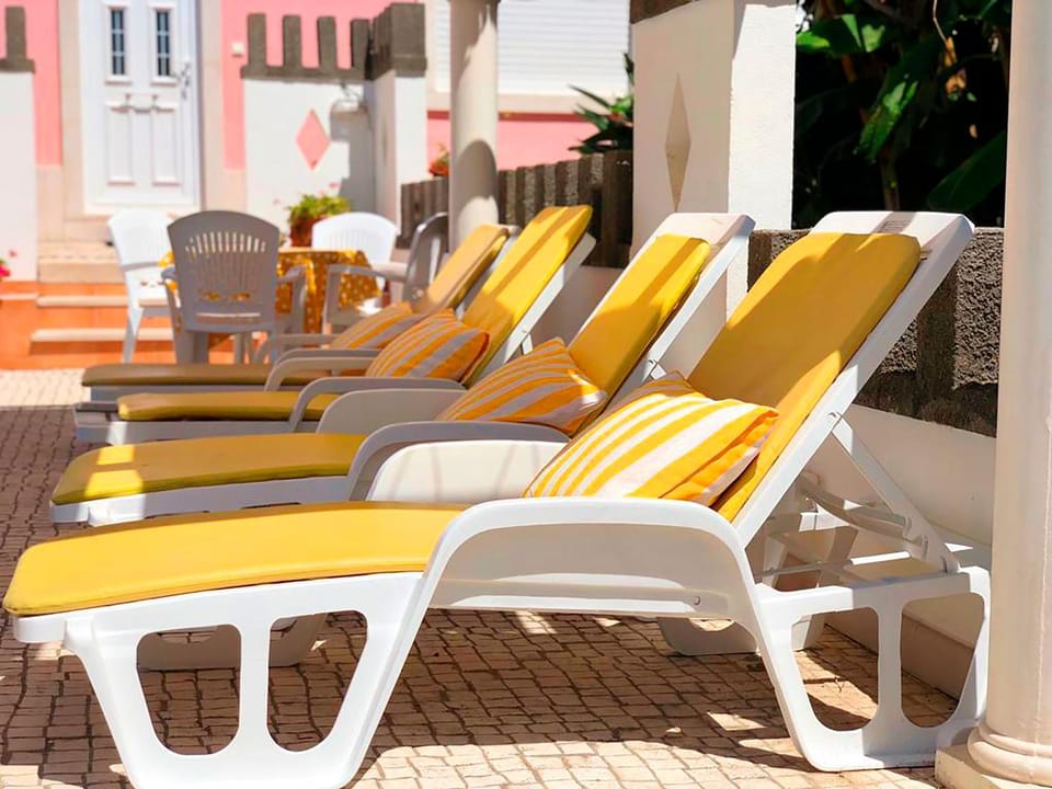 Swimming pool, sunbed