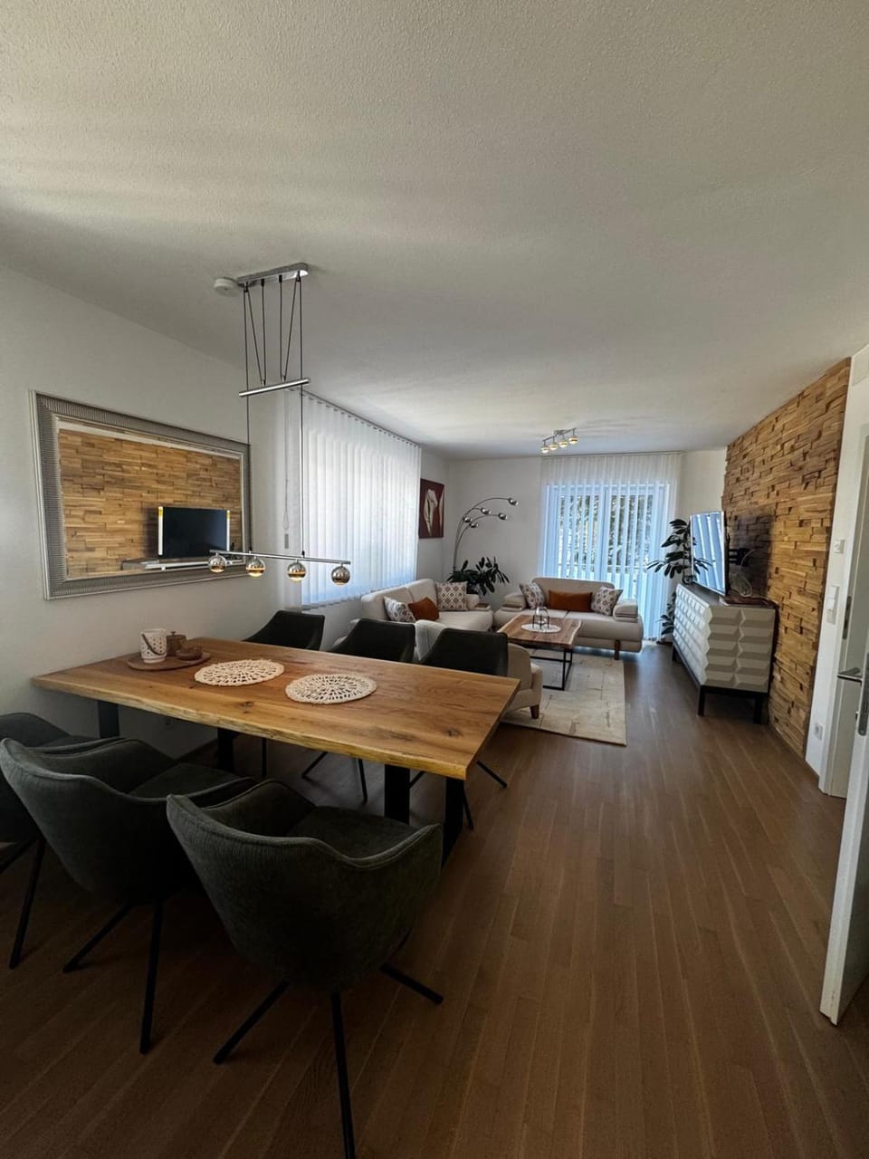 Seating area, Dining area