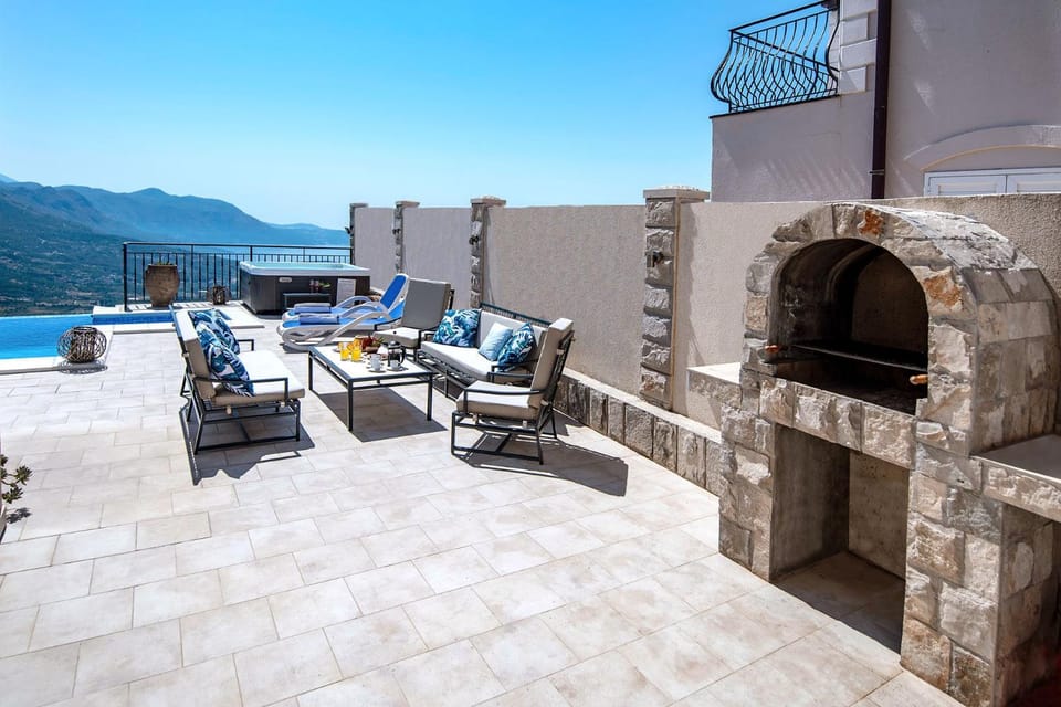 BBQ facilities, Hot Tub, Balcony/Terrace, Seating area, Mountain view, Sea view, Swimming pool