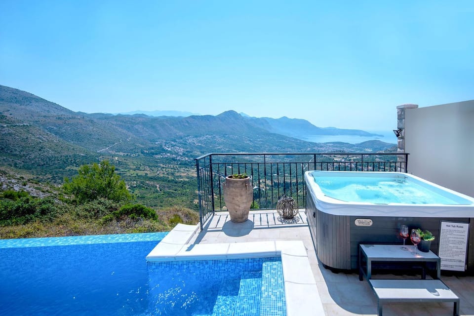 Day, Hot Tub, Balcony/Terrace, Mountain view, Pool view, Sea view, Swimming pool