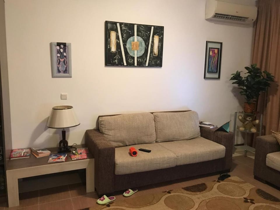 Living room, Photo of the whole room, Seating area