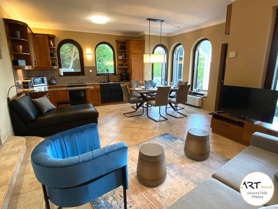 TV and multimedia, View (from property/room), View (from property/room), Living room, Dining area, Garden view, Garden view, Lake view, Lake view, Meals, kitchen