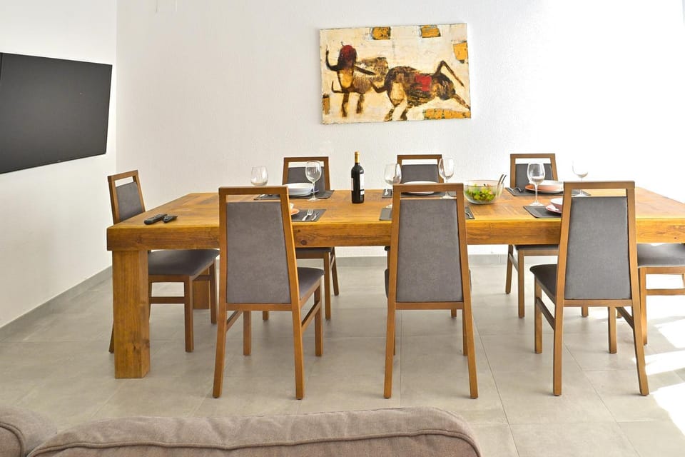 TV and multimedia, Coffee/tea facilities, Dining area