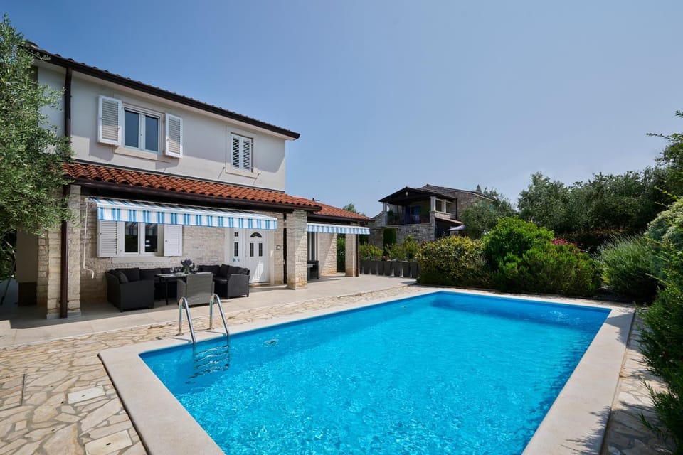 Property building, Pool view, Swimming pool, sunbed
