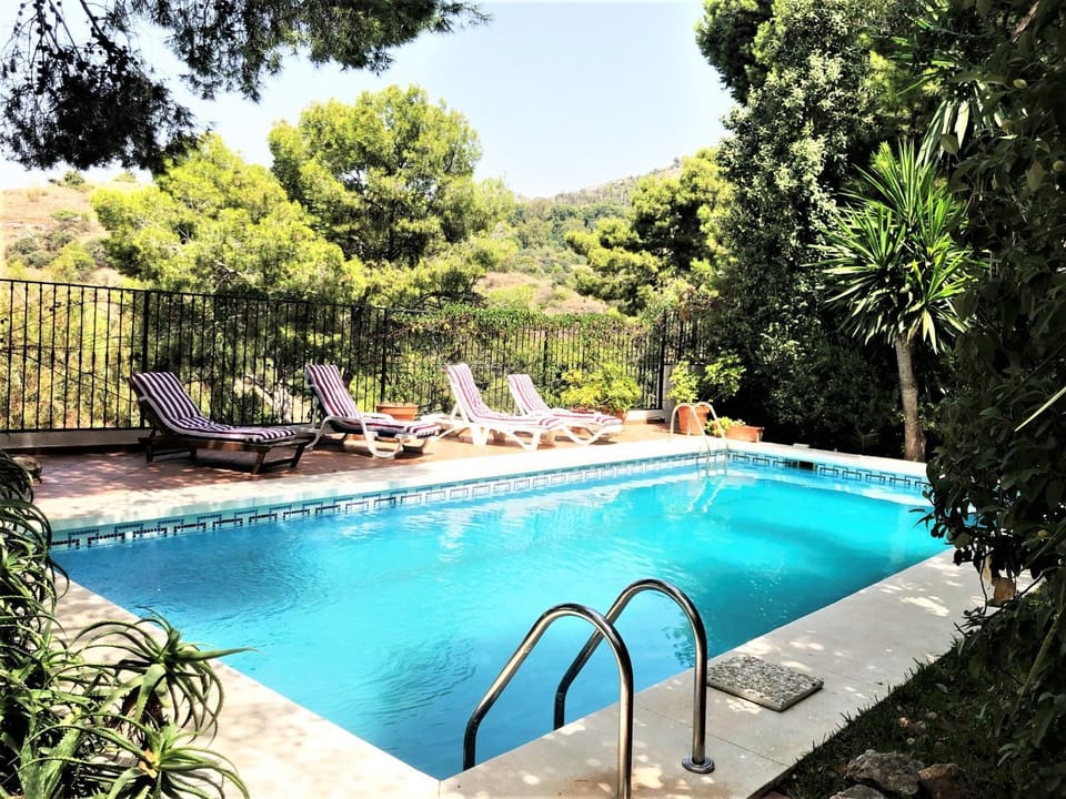 Swimming pool, Swimming pool
