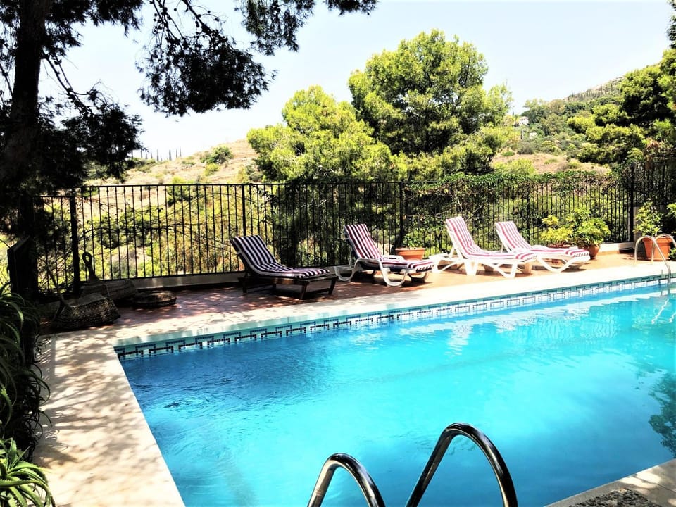 Swimming pool, Swimming pool