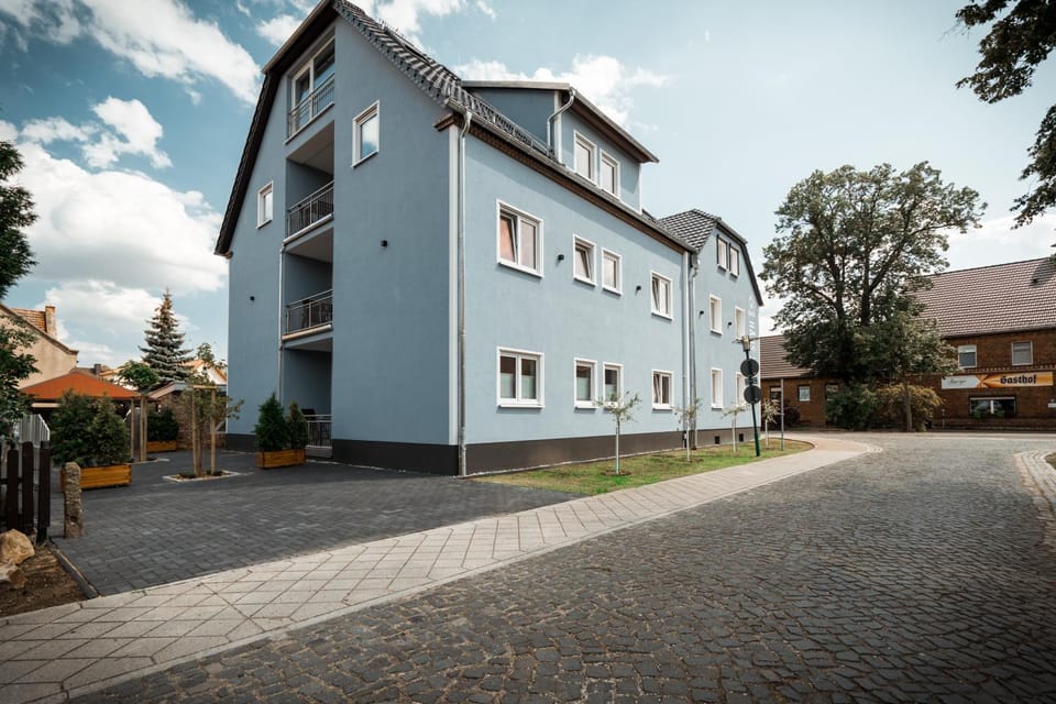 Property building, Facade/entrance, Neighbourhood