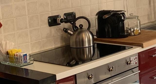 Coffee/tea facilities, Kitchen or kitchenette, Communal kitchen