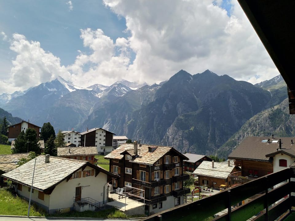 Balcony/Terrace, Mountain view