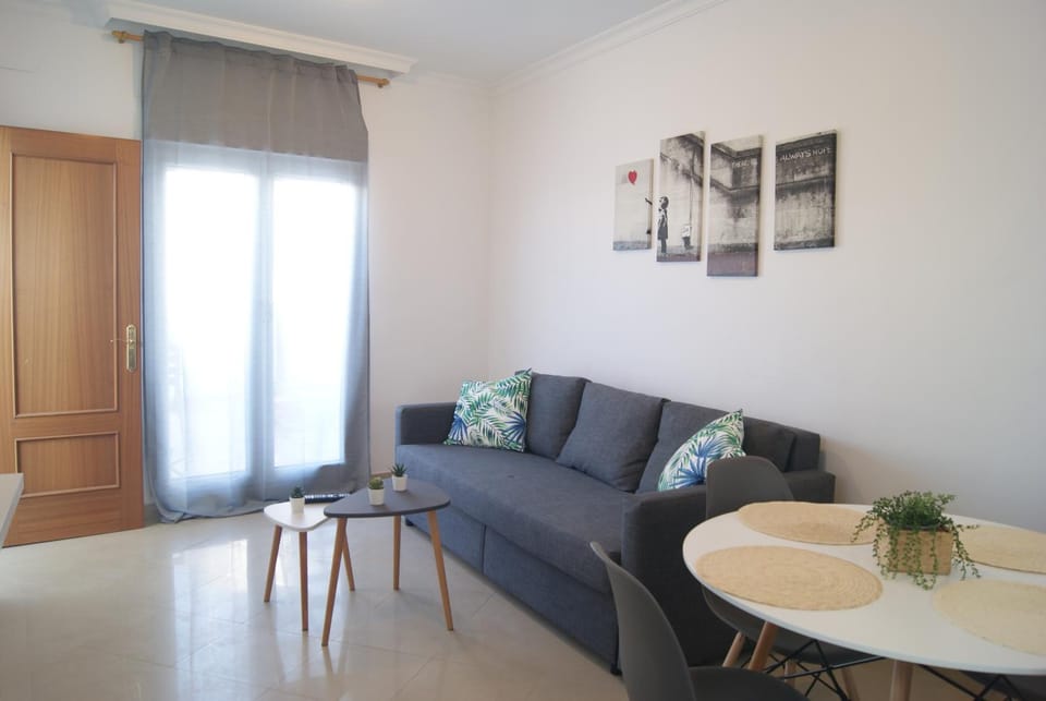 Living room, Lounge or bar, Seating area, Dining area