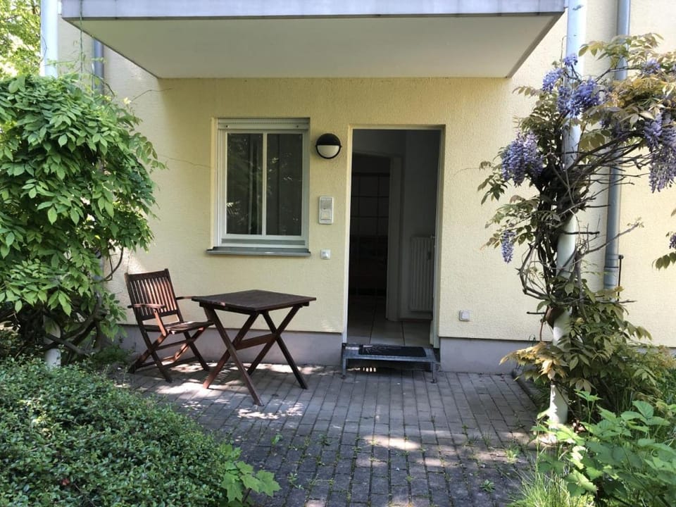 Facade/entrance, Garden, Balcony/Terrace