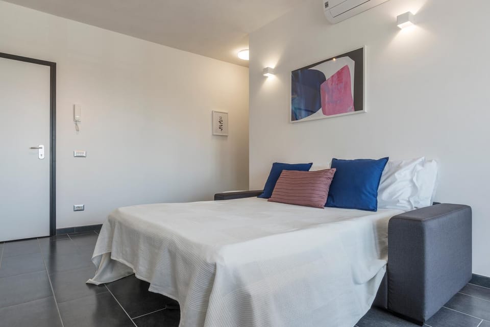 Bed, Living room, Bedroom