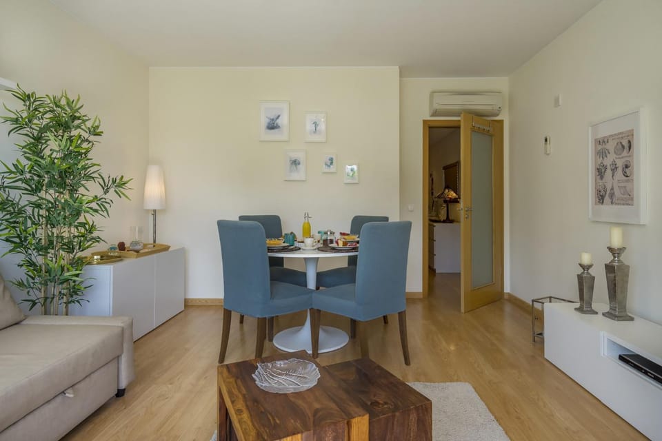 Living room, Dining area, Family