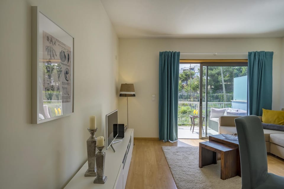 Communal lounge/ TV room, View (from property/room), Family