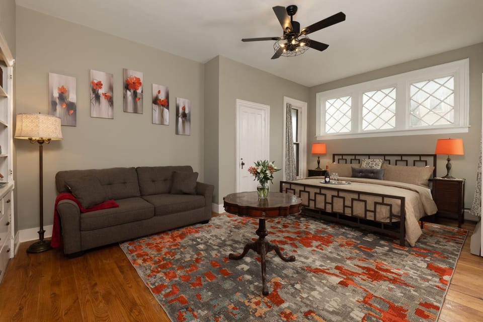 Seating area, fireplace