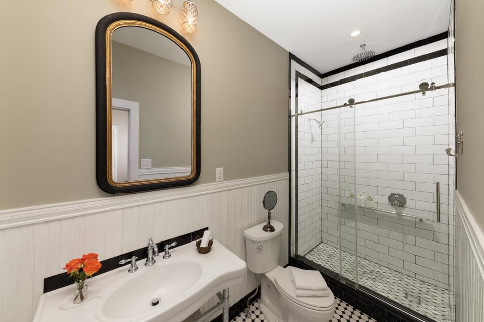 Shower, Toilet, Bathroom